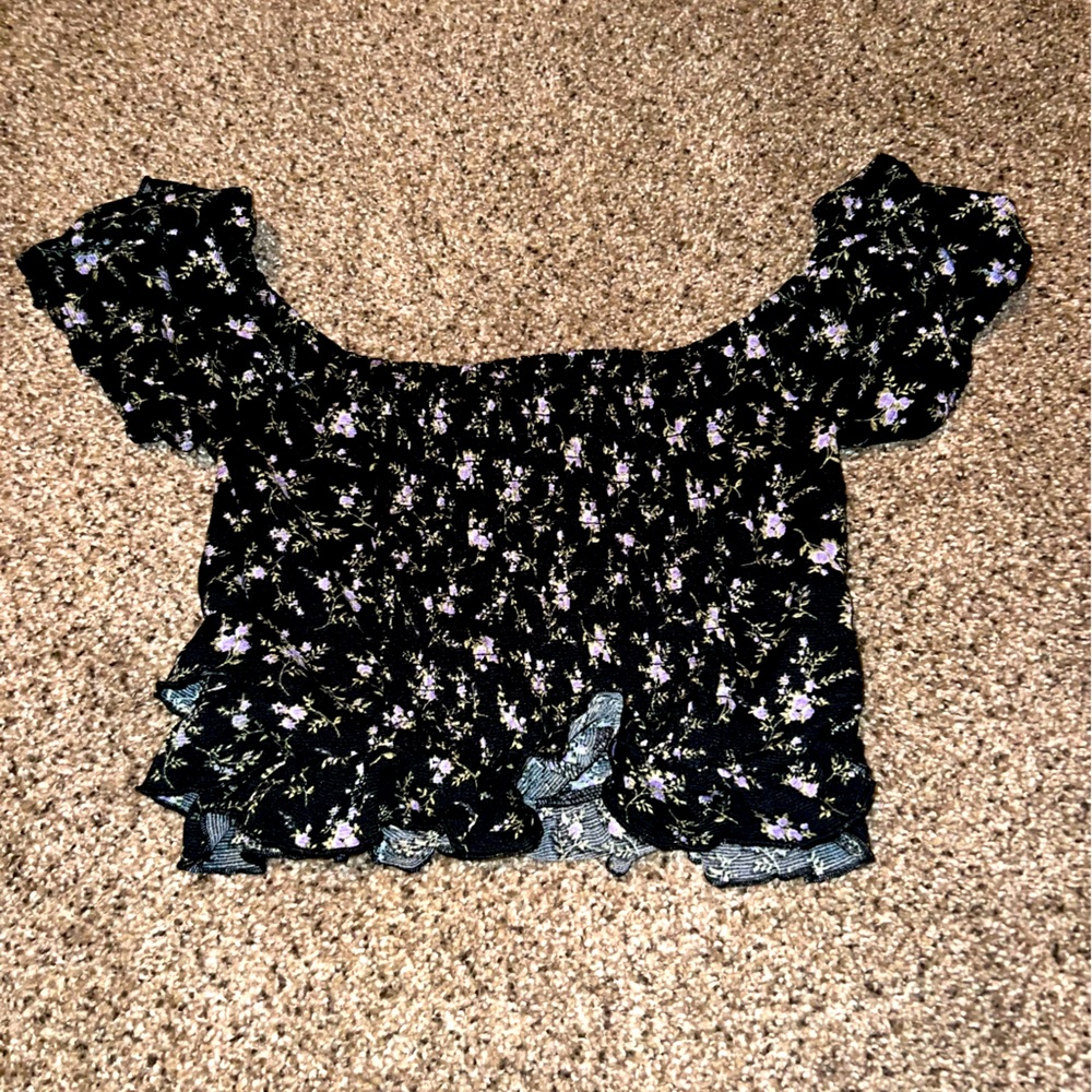 Size small Forever 21 off the shoulder blouse